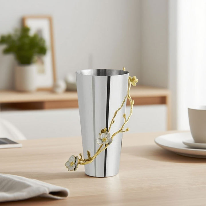 Dekorative Blumenakzentvase