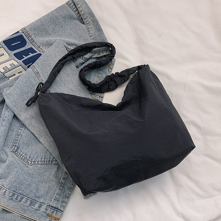 Lässige lässige Hobo-Tasche Karnz