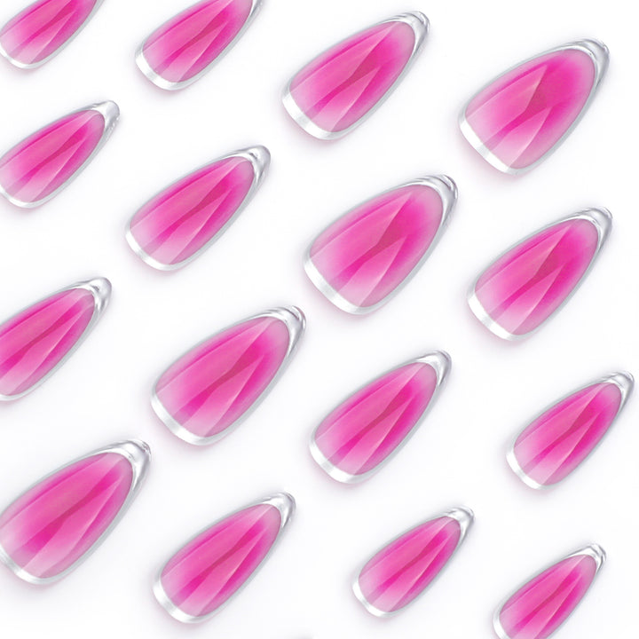 Kunstvolle Stiletto-Nägel mit Ombre-Effekt und Glanz Karnz