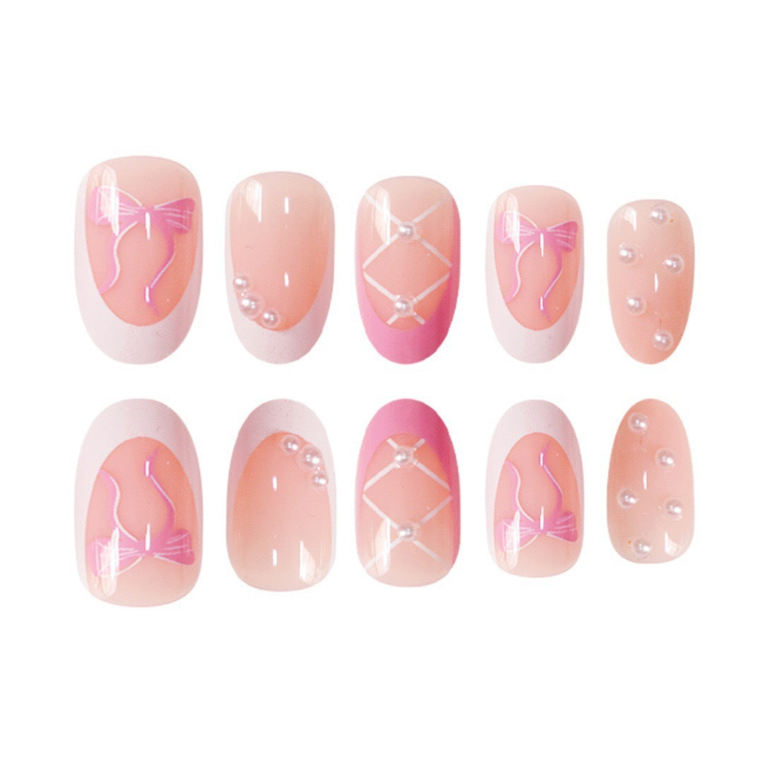 Elegantes dekoratives Nagelkunstdesign Karnz