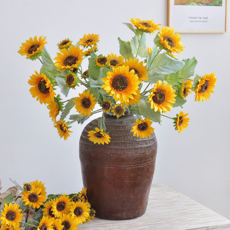 Dekorativer Sonnenblumenstrauß