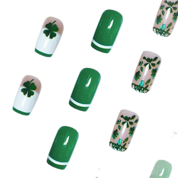 Künstlerisches Kleeblatt-Themen Press-On Nagelset Karnz