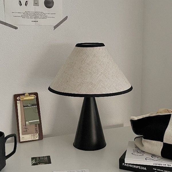 Minimalistische Tischlampe