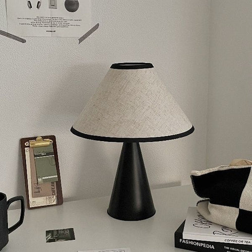 Minimalistische Tischlampe