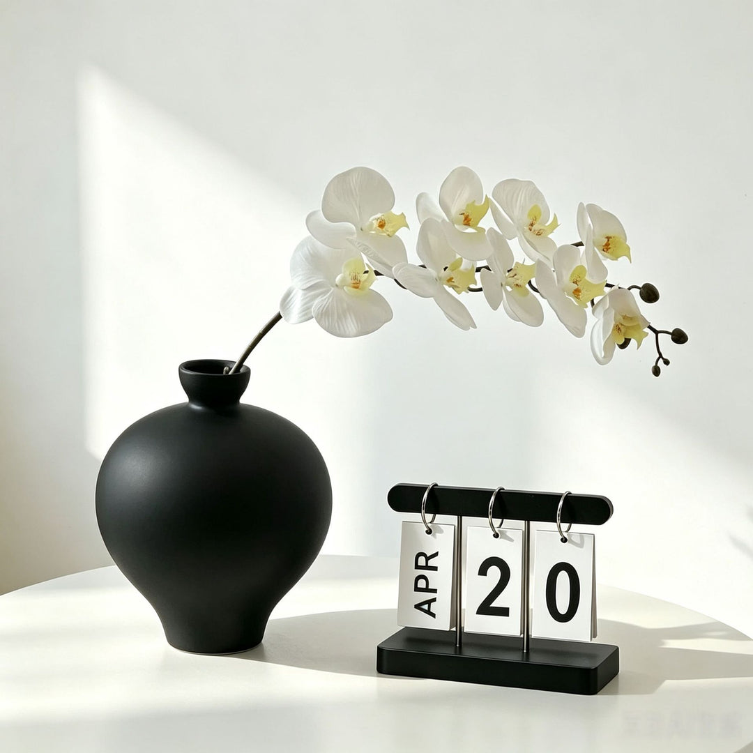 Moderner minimalistischer Keramikvase