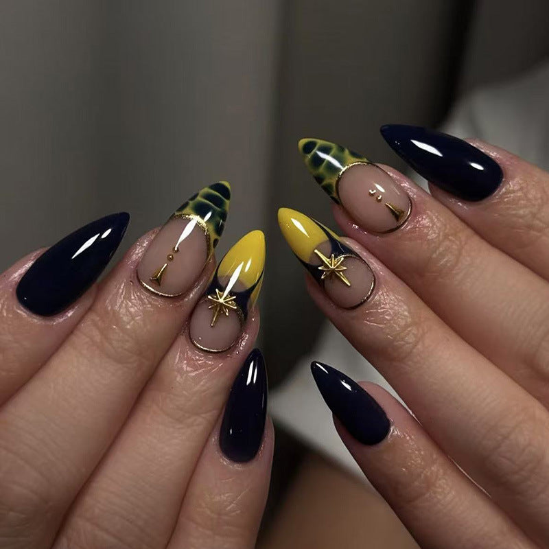 Dekorative Nagelkunst Karnz