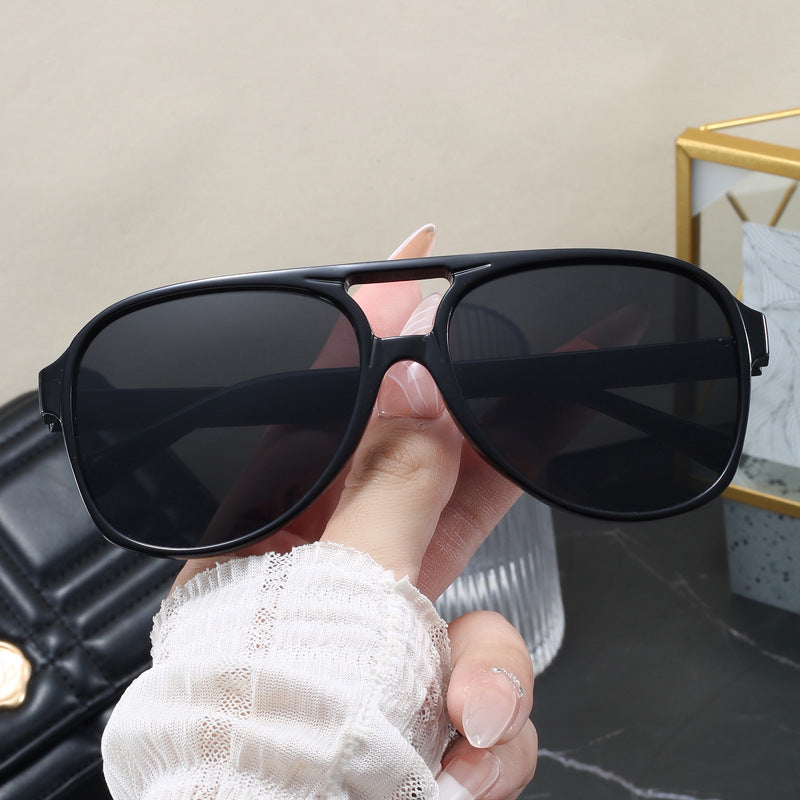 Damen Oversized Sonnenbrille mit sportlichem Design Karnz