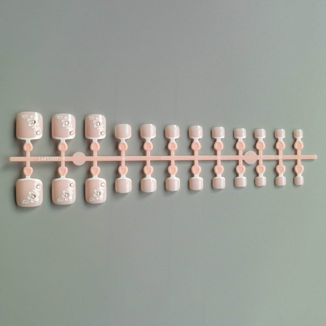 Elegantes Blumendesign Pediküre Nagelkunst