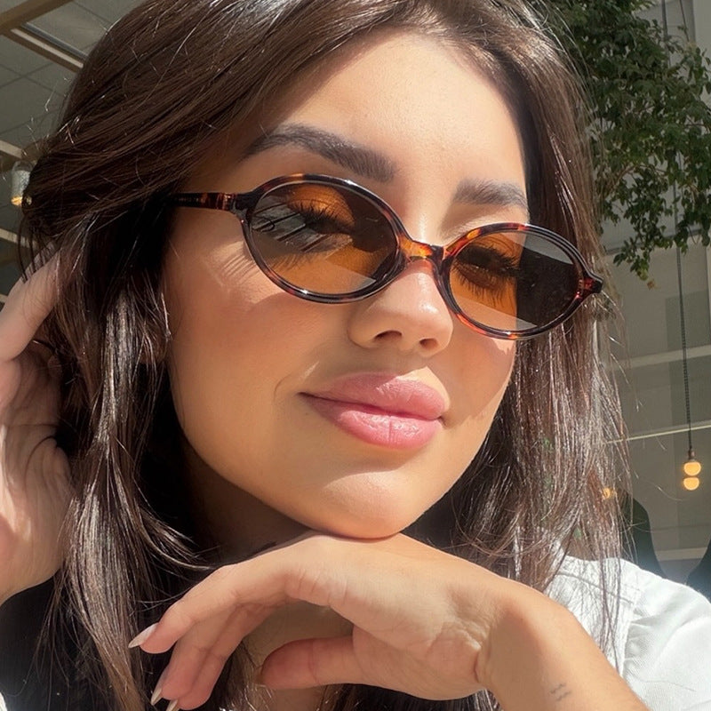 Damen modische retro-inspirierte Sonnenbrille Karnz