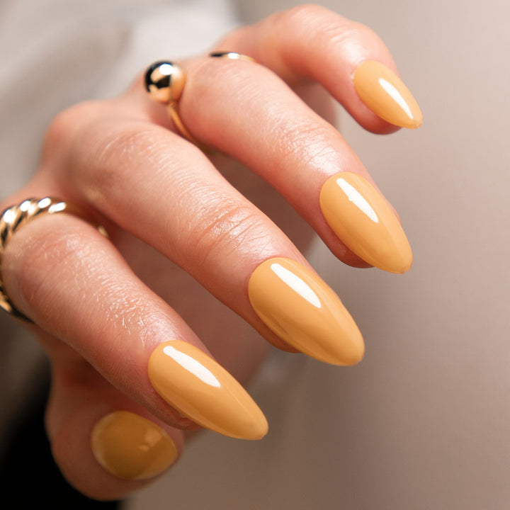 elegante Stiletto-Nägel im Hochglanz-Finish Karnz