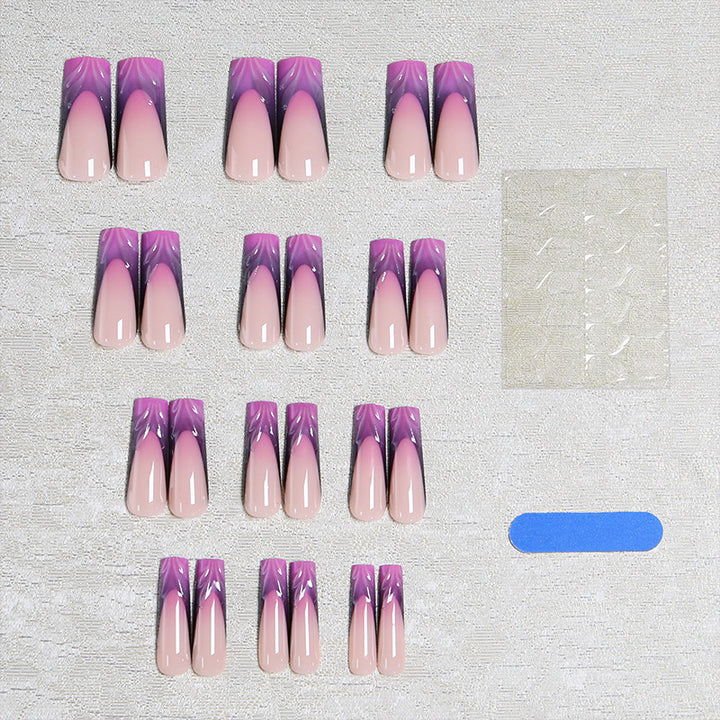 Kreative Nagelspitzen mit eleganten Spitzen Karnz