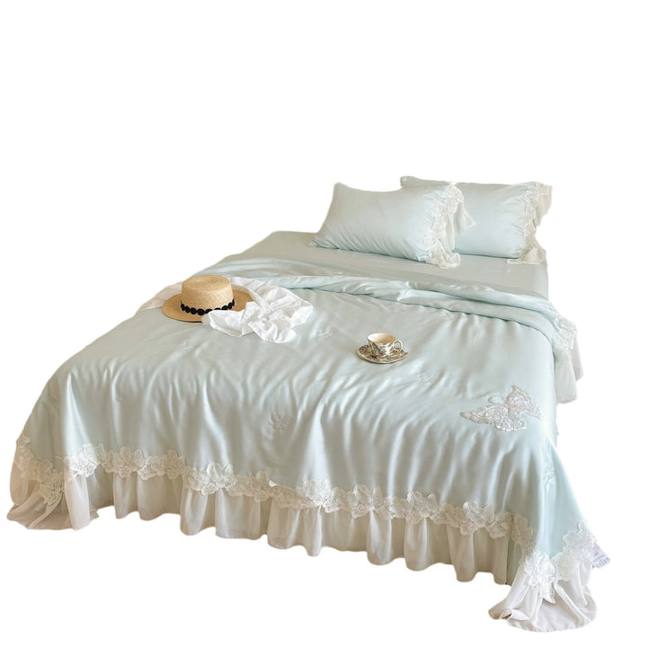 Luxuriöse Satin-Bettwäsche-Garnitur mit Schmetterlings-Perlenstickerei und Spitzenvolant