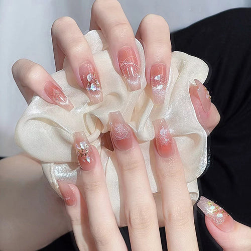 Kunstnagelset mit eleganten Glitzer- und Blumendekoren Karnz