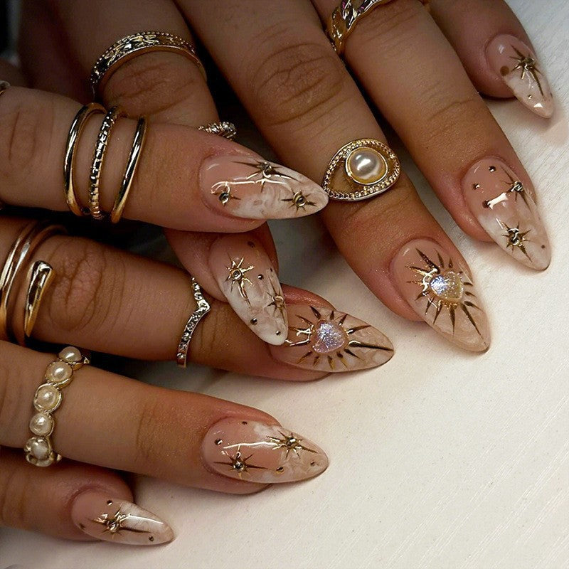 Kreatives Kunstnagelset mit Leopardenmuster und Glitzerakzenten Karnz