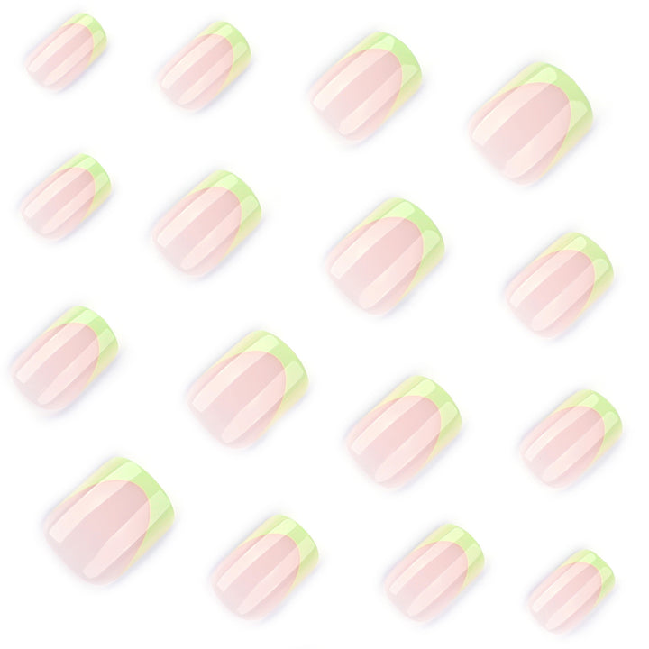 Elegante Nagelkunst mit Farbverlauf und Glitzerakzenten Karnz
