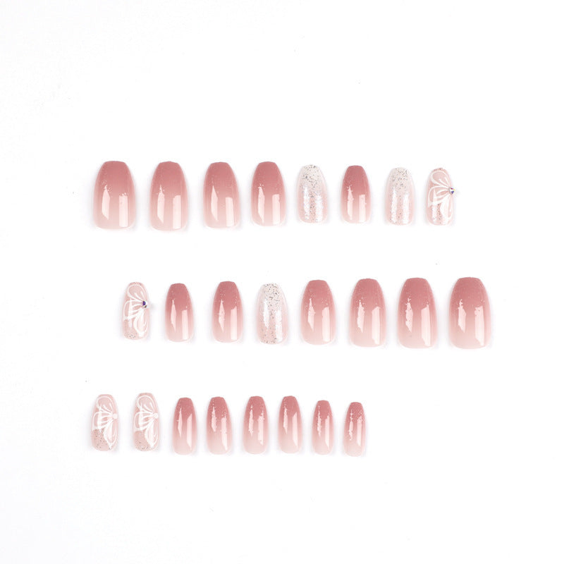 Elegante Ombre Press-On-Nagelerweiterungen mit dekorativen Akzenten Karnz