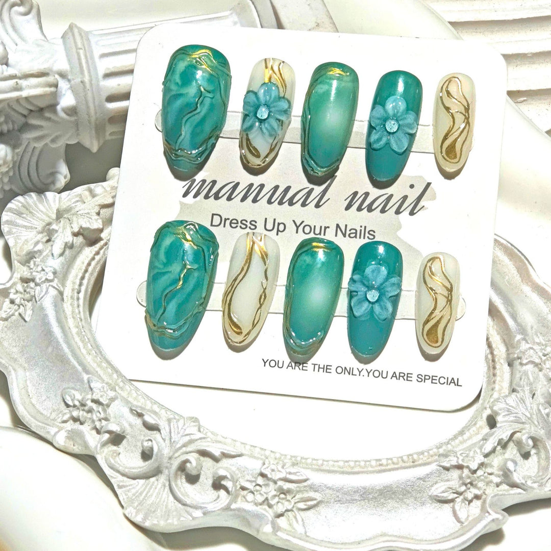 Dekoratives Floral Press-On Nagelkunst Set Karnz
