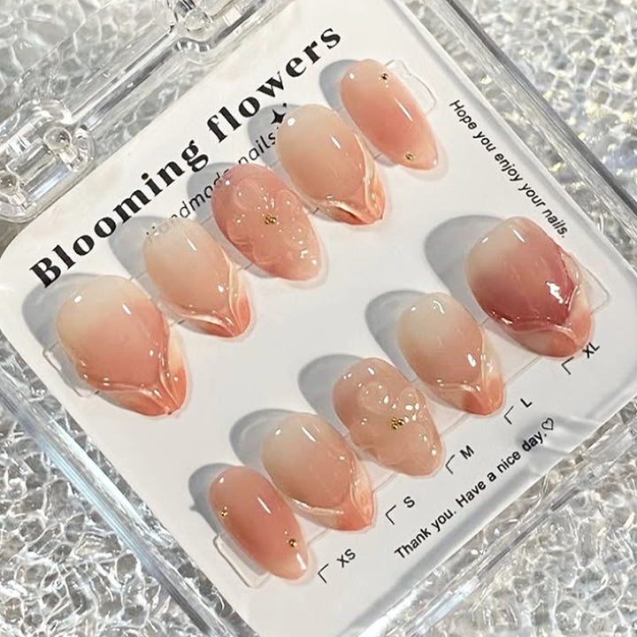 Dekorativer press-on Nagelsatz mit floralen Akzenten Karnz 1788495814