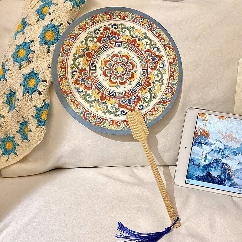 Handgefertigter Fächer mit Kunstvollem Motiv Karnz