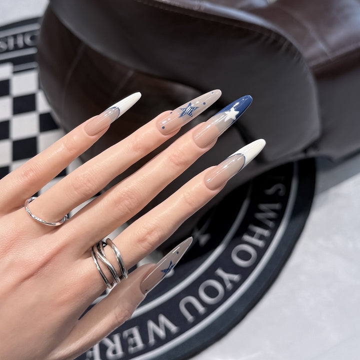 Künstlerisches Stiletto Druck-Nagelset mit himmlischem Design Karnz