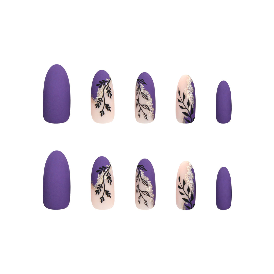 Kunstvoll verzierte Stiletto-Nägel Karnz