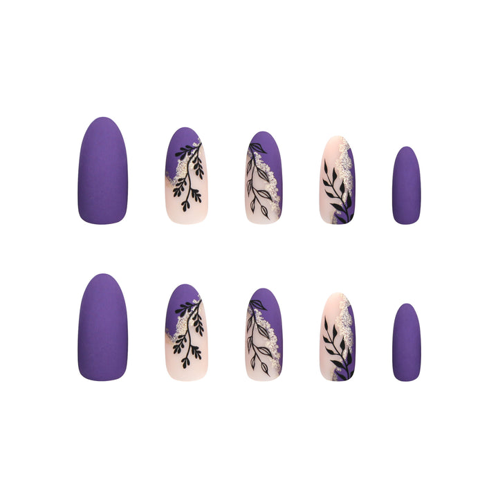 Kunstvoll verzierte Stiletto-Nägel Karnz