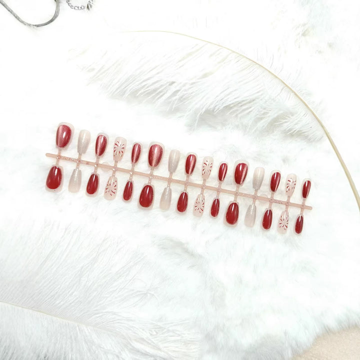 Kunstnägel mit Glamourösen Akzenten Karnz