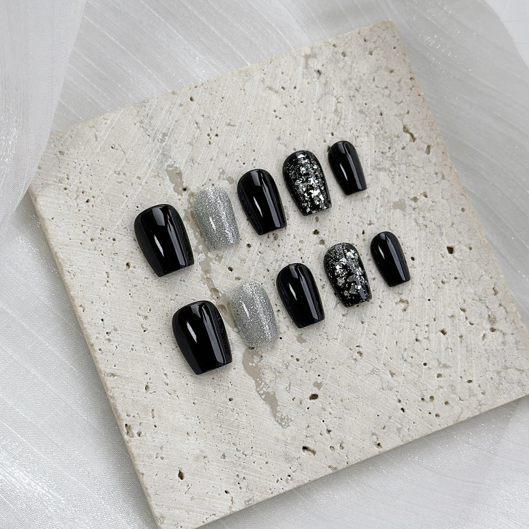 Elegantes Press-On-Nagelkunst-Set mit Glitterakzenten