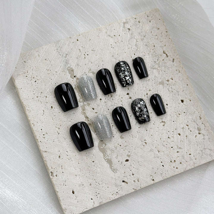 Elegantes Press-On-Nagelkunst-Set mit Glitterakzenten