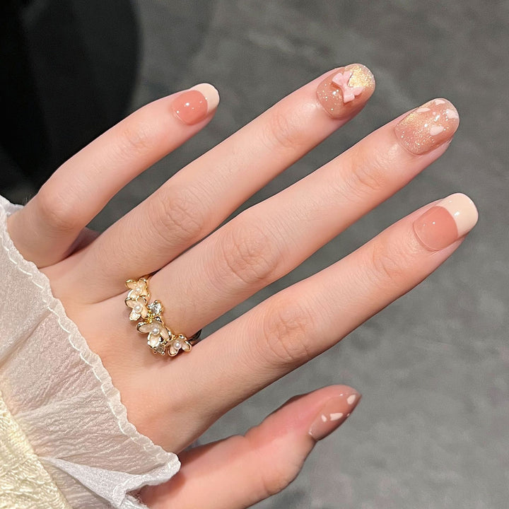 Künstlerisches Nageldesign mit niedlichen Schleifen Karnz