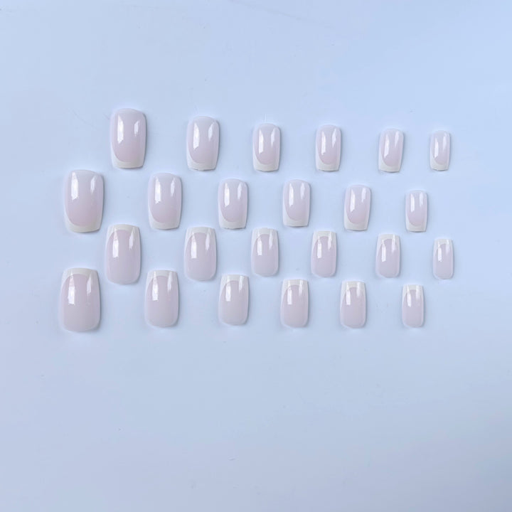 Elegantes French Tip Nagelkunstset  1790958182