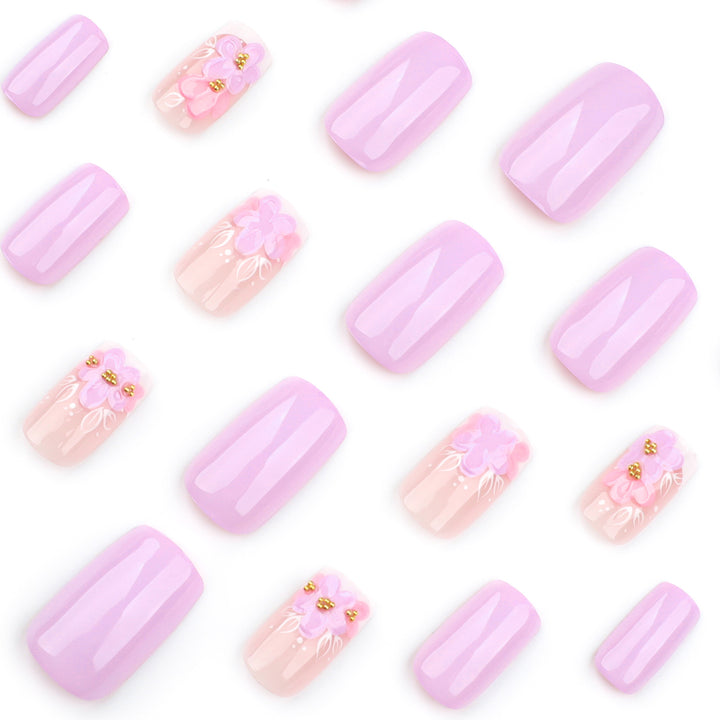 Kunstvolle Nagelverlängerungen mit floralem Design Karnz