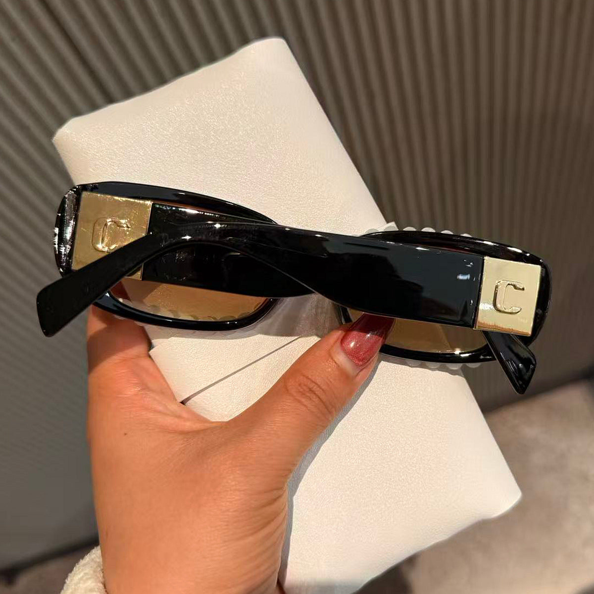 Damen modische Sonnenbrille mit luxuriösem Perlenrahmen Karnz