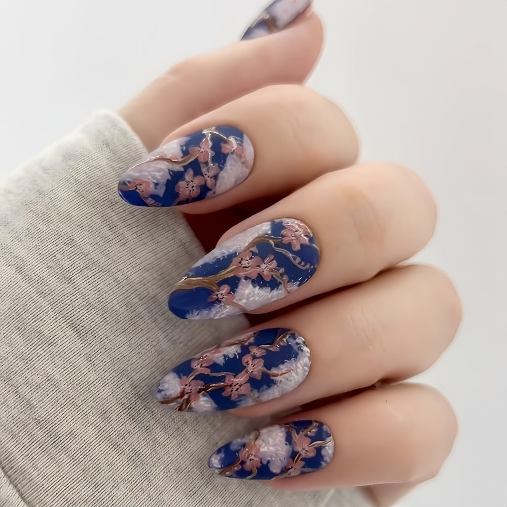 Künstliche Fingernägel im floralen Design Karnz