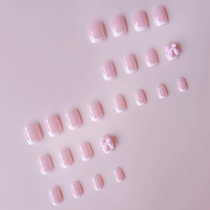 Kunstnagelset mit eleganten Spitzen und 3D Schleifenverzierungen Karnz