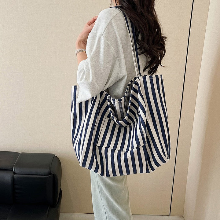 Geräumige gestreifte Strandtasche