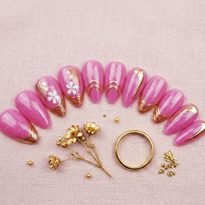 Blumenverzierte Press-On-Nagelset