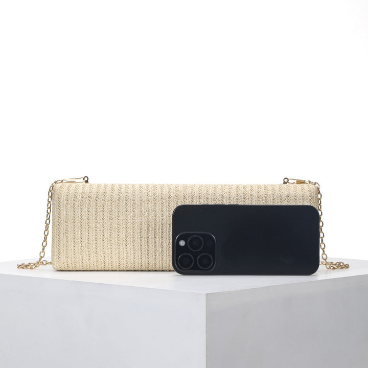 Texturierte Statement-Clutch