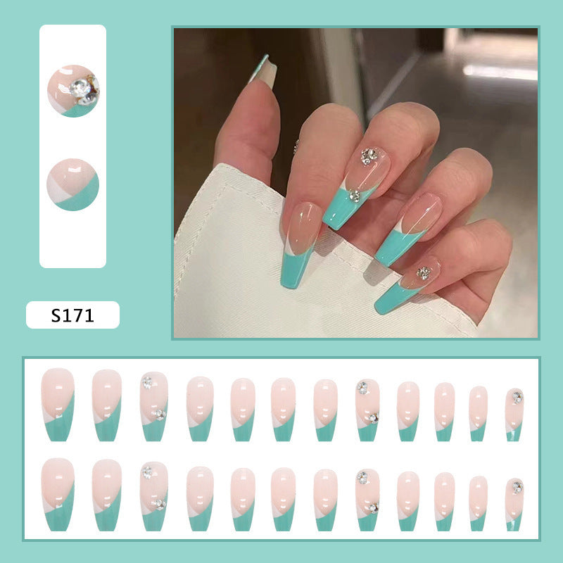 Künstliche Nagelspitzen mit Glitzerakzenten und elegantem Design Karnz