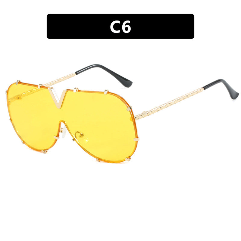 Damen oversized Schutzbrille im futuristischen Design Karnz