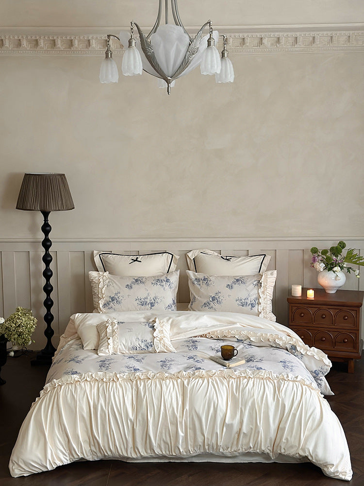 Bettwäsche-Garnitur im Vintage-Floralmotiv mit gerafftem Volant und Schleifen-Kissenhülle