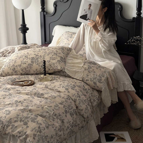 Gestepptes Baumwoll-Quilt-Bettwäscheset mit Vintage-Rosenprint und Seersucker-Struktur
