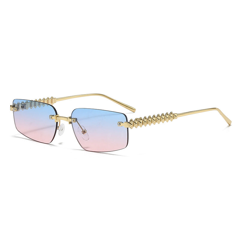 Damen modische rechteckige Brille mit extravaganten Akzenten Karnz