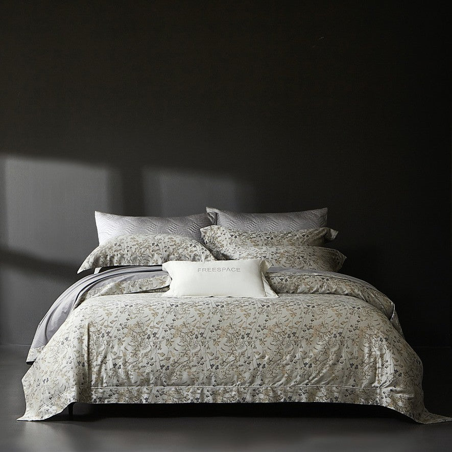 Premium Baumwollsatin-Bettwäschegarnitur mit Aquarell-Blumenprint und feiner Satinbiese