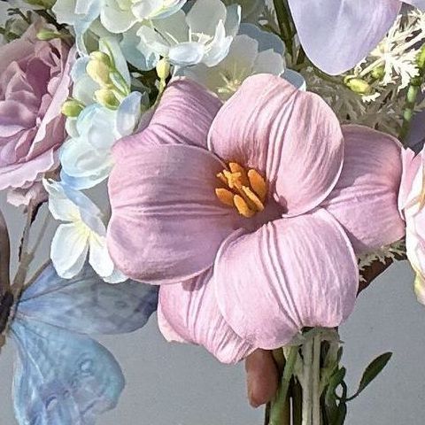 Verspielt Schmetterling Blumiger Strauß