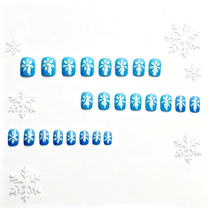 Kunstnägel mit Funkelndem Winterflocken-Design Karnz