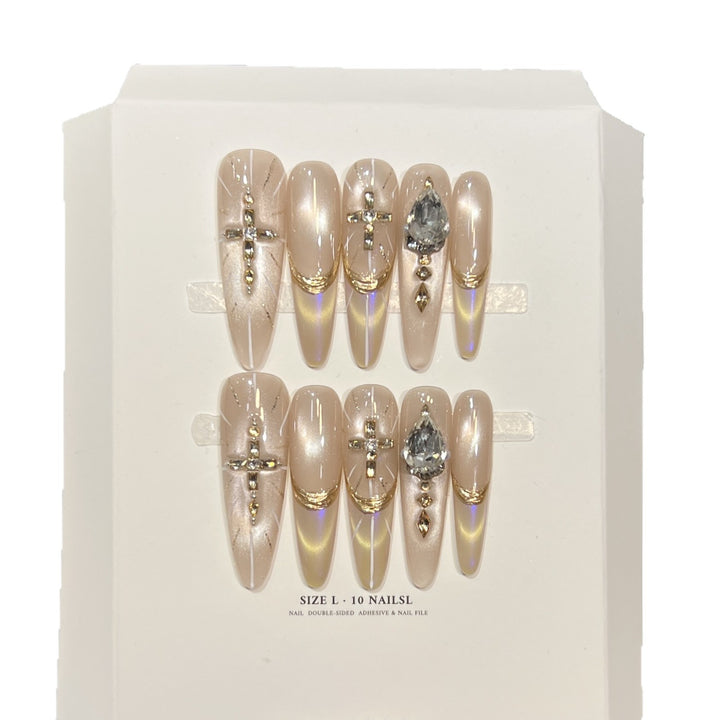 Elegante dekorative Nagelverzierungen