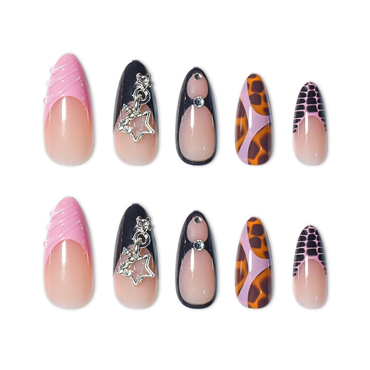 Stylisches Stiletto Press-On Nagelkunst-Set Karnz