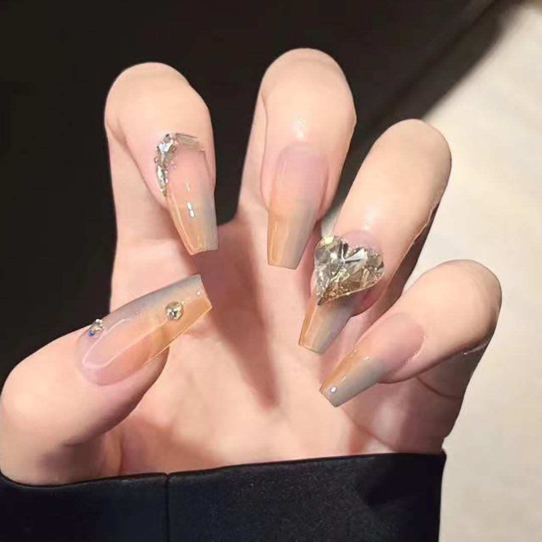 Dekorative Stiletto Press-On Nägel mit Herzdesign Karnz