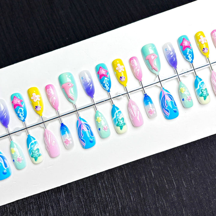 Lebendige vom Ozean inspirierte Press-On Nagelkunst-Set